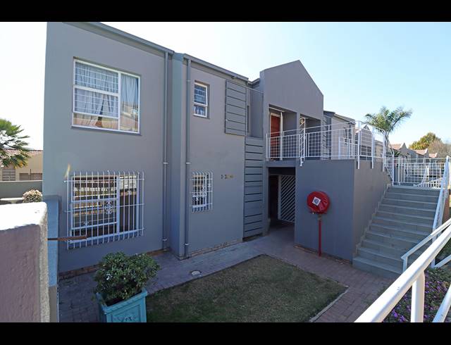 2 BEDROOM TOWNHOUSE FOR SALE IN BEDFORD GARDENS